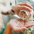 Health benefits of the pink salt diet with Himalayan salt and lemon for weight loss.