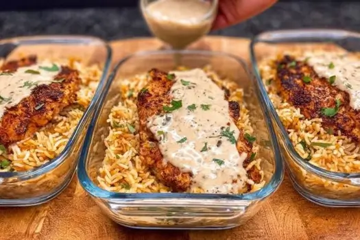 Delicious Cajun Chicken & Rice Bowls with spicy chicken, rice, and fresh veggies.