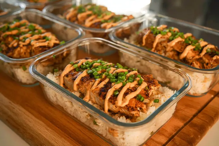 Delicious Cajun Chicken & Rice Bowls with spicy chicken, rice, and fresh veggies.