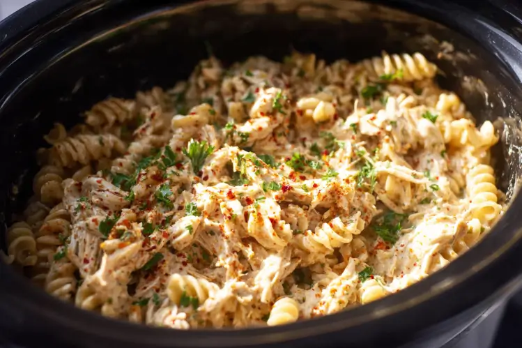 Crockpot Garlic Parm Chicken Pasta Recipe