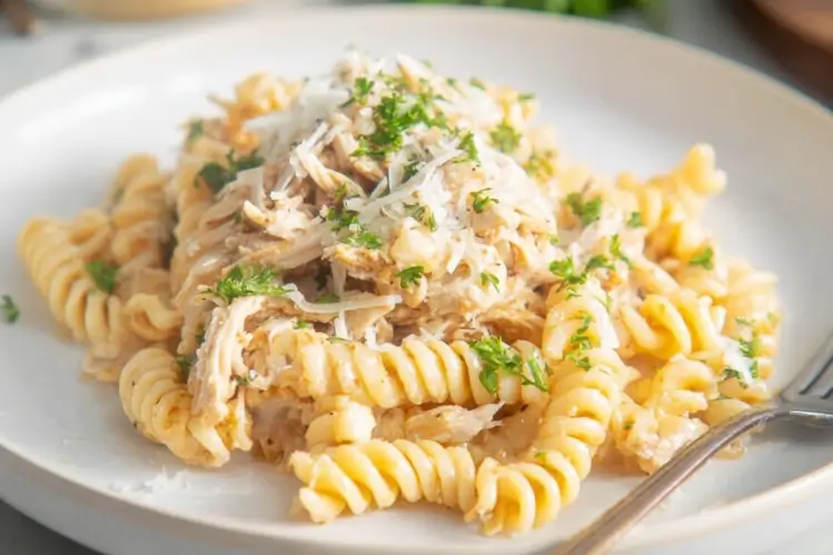 How to Serve Crockpot Garlic Parmesan Chicken Pasta