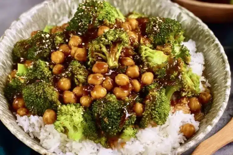 GARLIC BROCCOLI STIR FRY WITH CHICKPEAS
